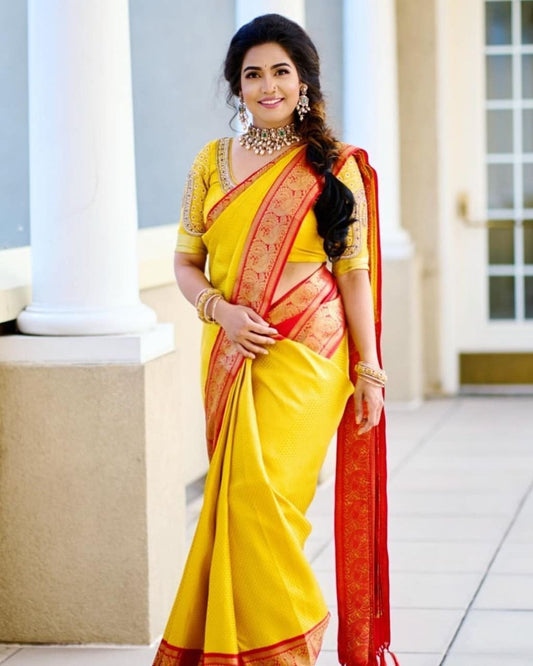 Yellow Jacquard Patola Silk Saree With Unstitching Blouse Piece For Women