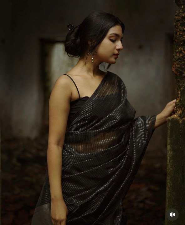Woven Daily Wear Jacquard, Art Silk Saree  (Black)