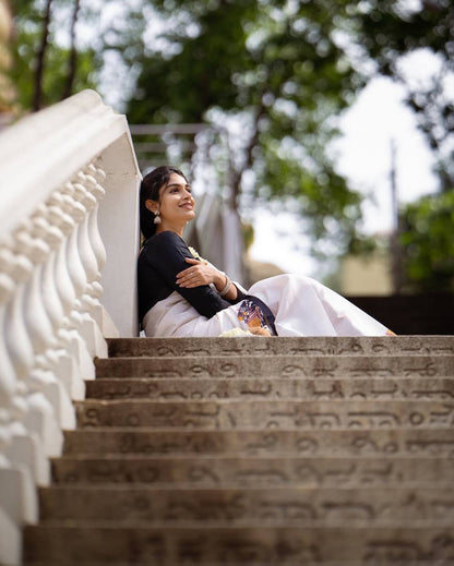 Classic White Linen Saree With Elephant Motif Border & Blouse Pieace