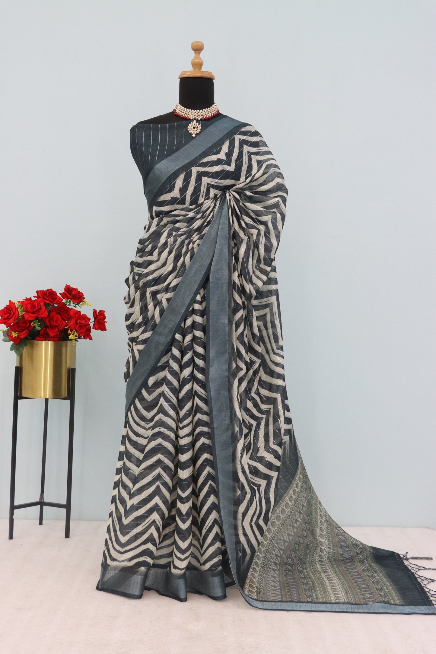 Letest New Trendy And Stylish And Beautiful Funthional & Wedding Wear Saare With Separate Blouse Pices For Women Silk Saree With Zalar Border Mysore silk