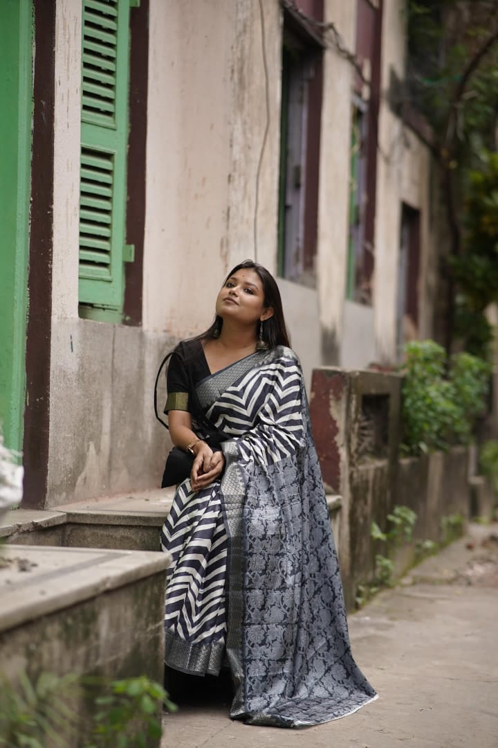 Letest New Trendy And Stylish And Beautiful Funthional & Wedding Wear Saare With Separate Blouse Pices For Women Silk Saree With Zalar Border Mysore silk