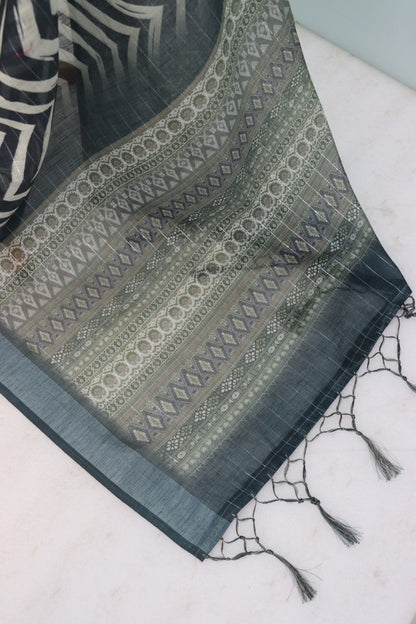 Letest New Trendy And Stylish And Beautiful Funthional & Wedding Wear Saare With Separate Blouse Pices For Women Silk Saree With Zalar Border Mysore silk