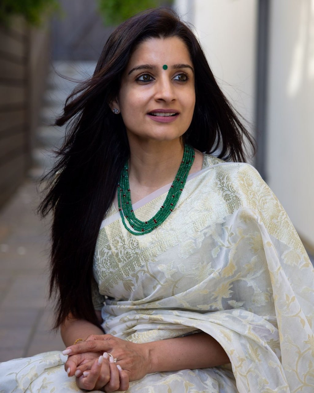 Women Banarasi Silk Saree with Contrast Border