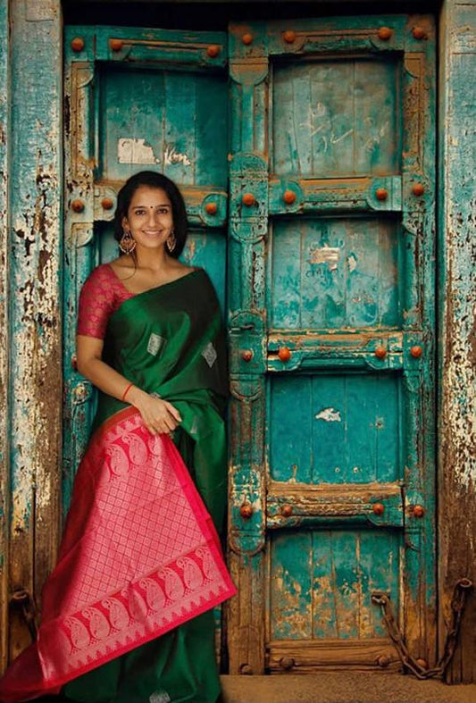 Red Green Woven Soft Lichi Silk Saree With Unstitched Blouse Piece For Women