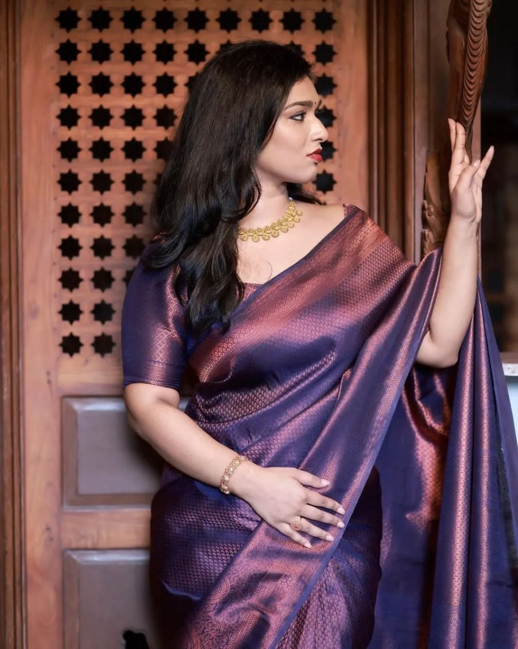 Purple Woven Kanjivaram Soft Lichi Silk Saree With Unstitched Blouse Piece For Women