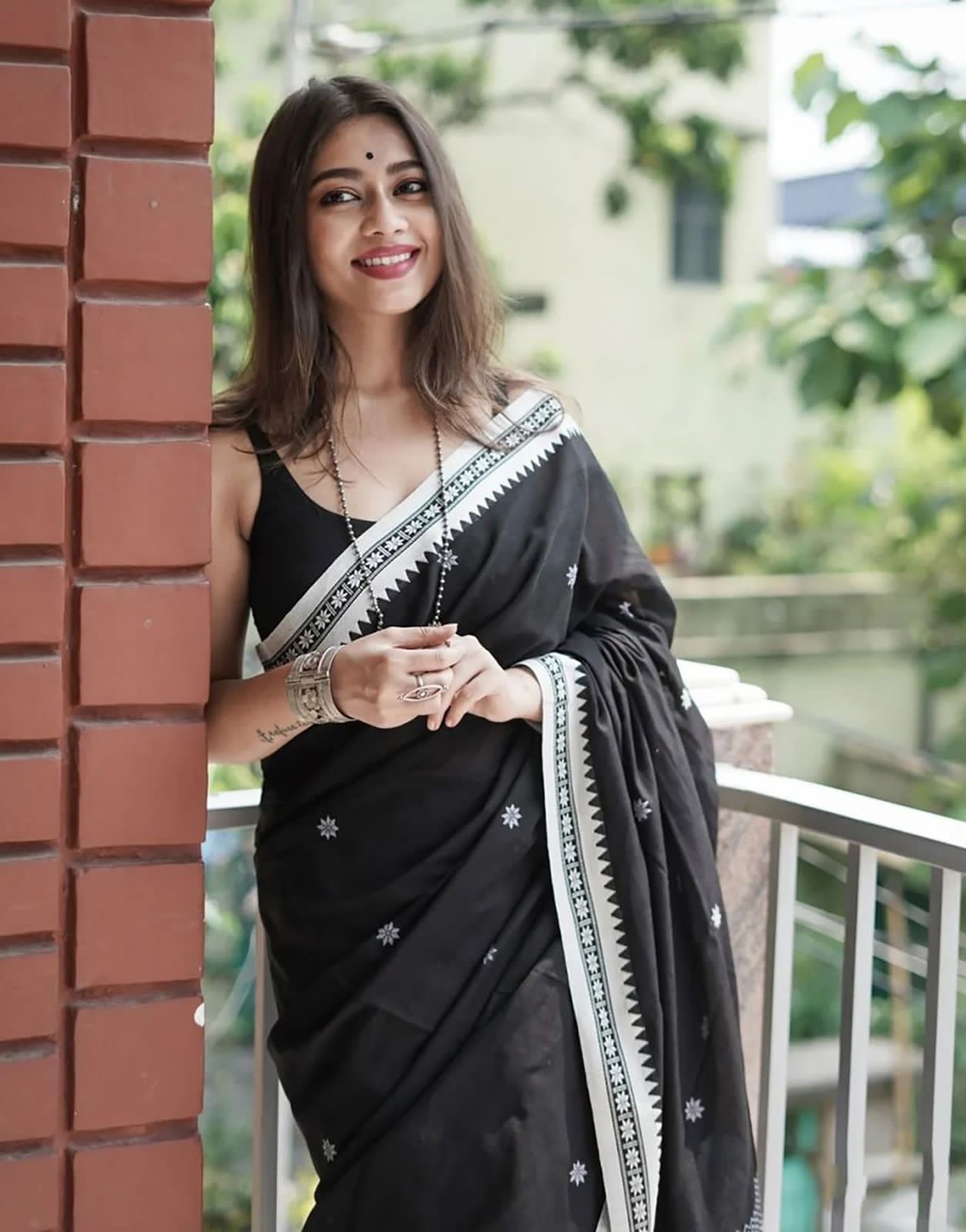 Black Woven Bollywood Soft Cotton Linen Silk Saree With Unstitched Blouse Piece For Women