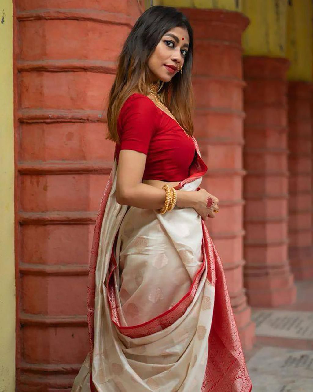 Multi Colour Woven Design Soft Lichi Silk Saree With Unstitched Blouse Piece For Women