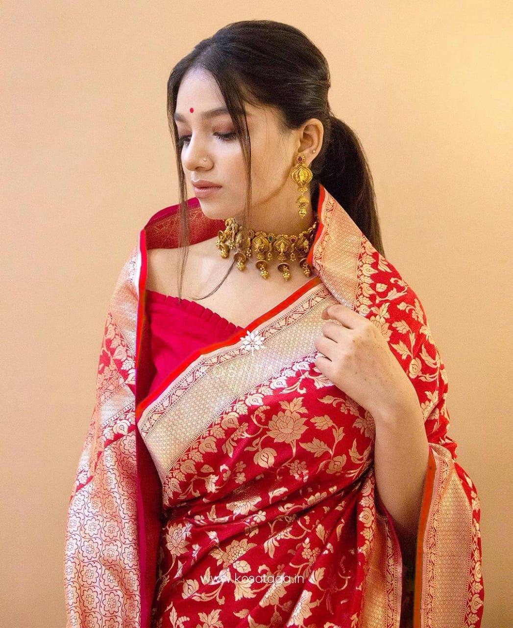 Red Indian Wear Banarasi Cotton And Silk Blended Saree With Unstitching Blouse Piece For Women