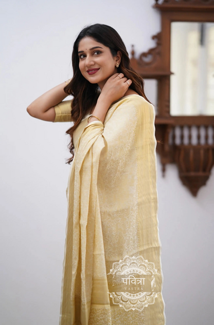 Floral Woven Kanjeevaram Saree with Contrast Border  For Women