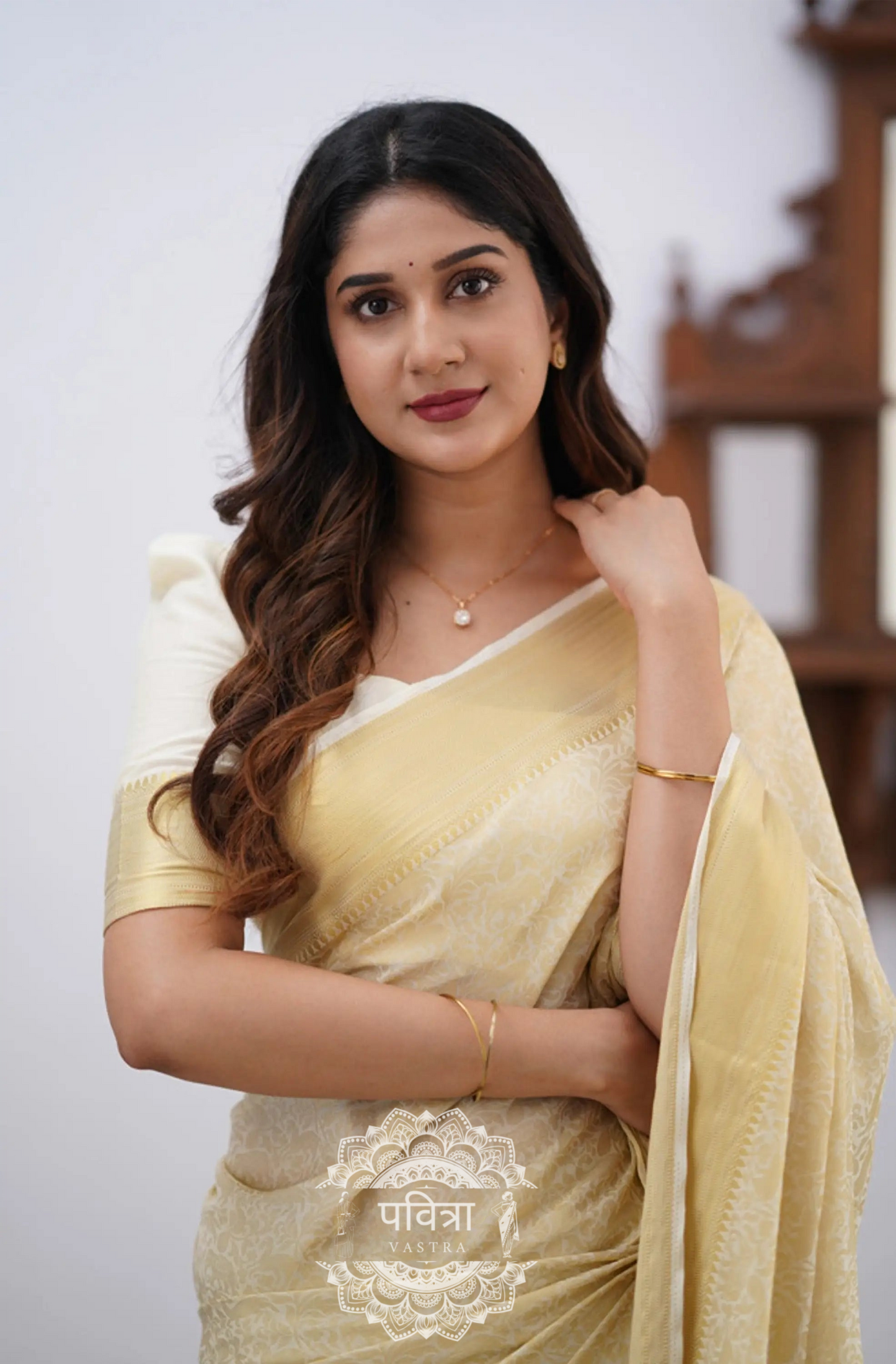 Floral Woven Kanjeevaram Saree with Contrast Border  For Women