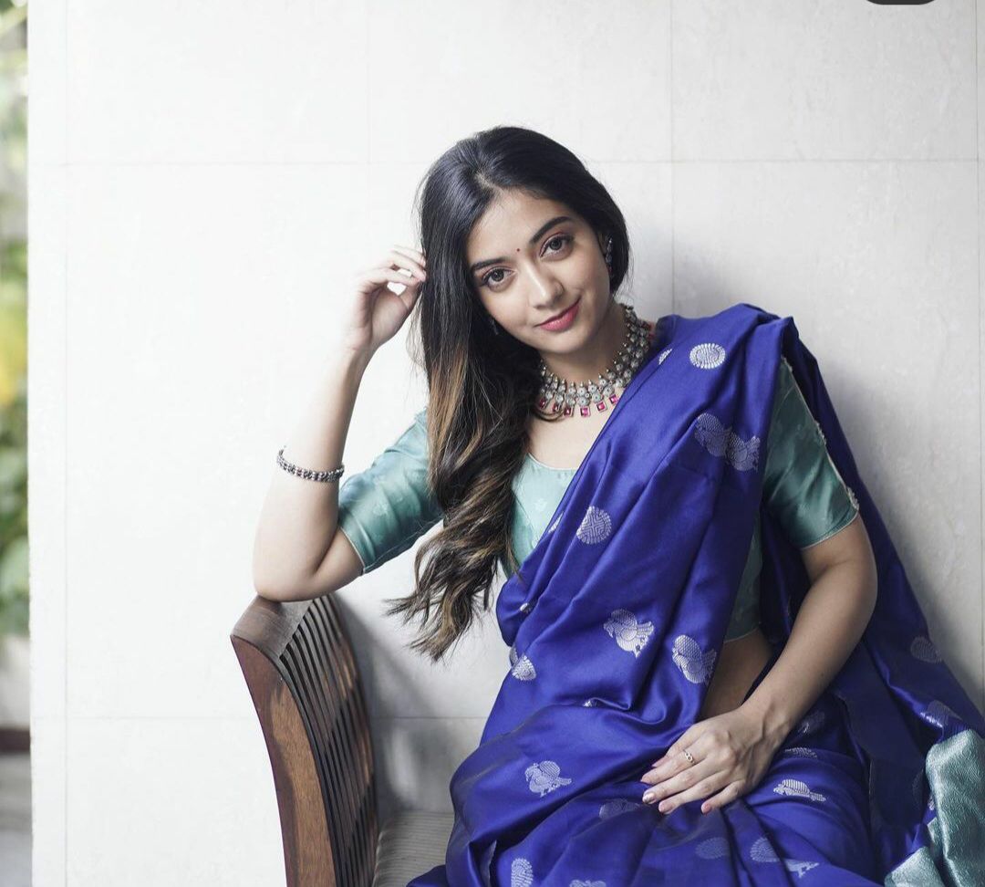 Woven, Animal Print, Embroidered, Floral Print, Hand Painted, Printed, Solid/Plain, Applique Kanjivaram Jacquard, Pure Silk Saree