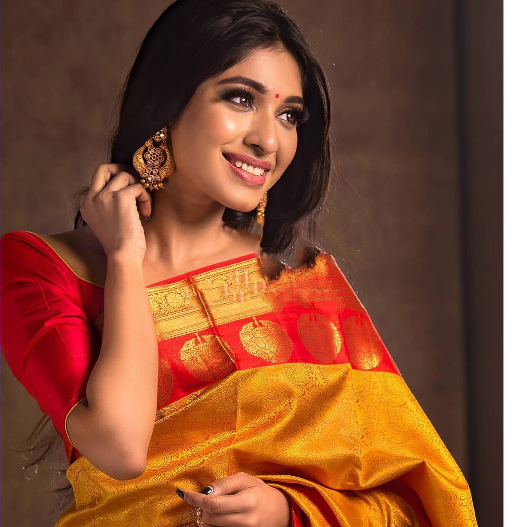 Yellow Woven Bollywood Jacquard Soft Lichi Silk Saree With Unstitching Blouse Piece For Women