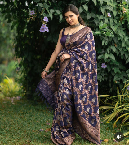 Women Kanjeevaram Woven Saree with Zari Accent