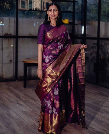 Women Woven Zari Saree with Tassels