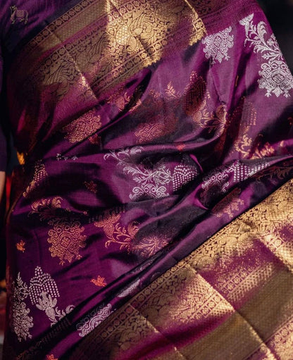 Women Woven Zari Saree with Tassels